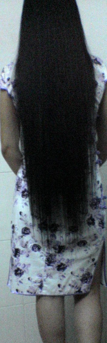 Grow 85cm long hair for 6 years