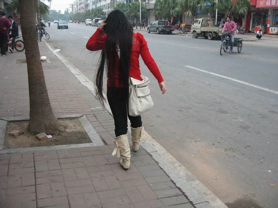 Streetshot of thigh length long hair with red cloth