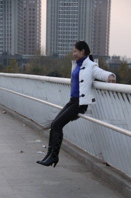 Long ponytail girl travelled near Ruyi lake