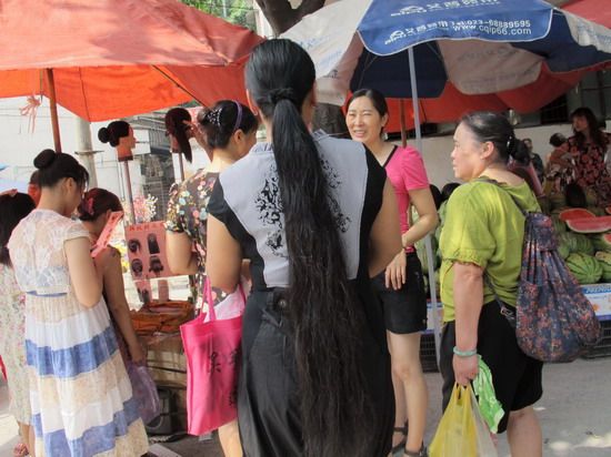 Street shot of long ponytail by dongni from Chongqing