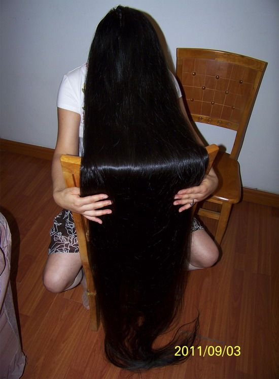 hailanlan has 2.03 meters long hair now