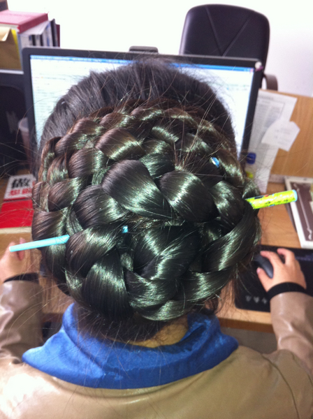 Xia Kuanlei made braid into bun