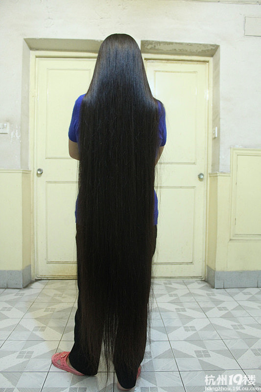 Floor length long hair lady from Hangzhou city, Zhejiang province