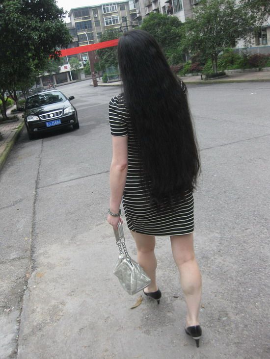 Thick hip length long hair lady from Pingxiang city, Jiangxi province