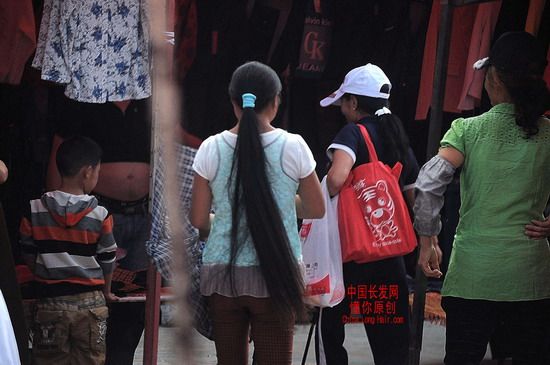 Streetshot of long ponytail in Guizhou by dongni-1