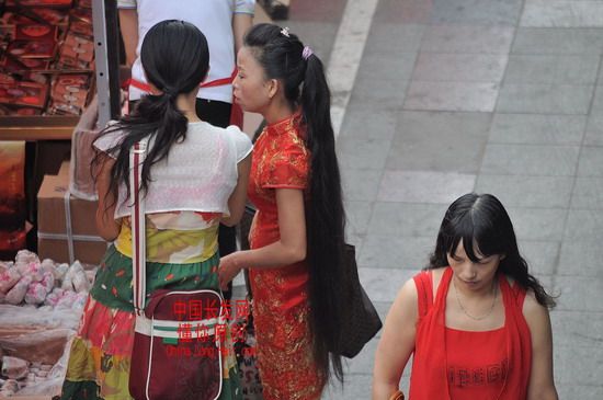 Streetshot of long ponytail in Guizhou by dongni-2