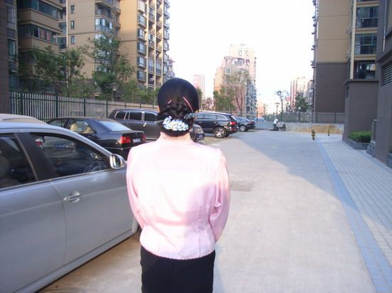 Back view of hailanlan's big bun