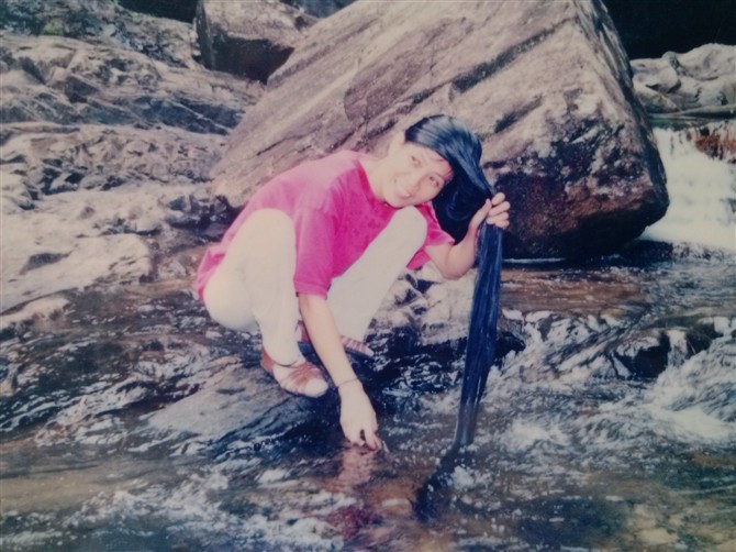 Wash long hair in small river