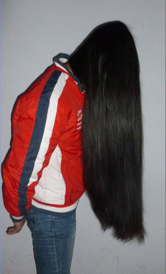 jianjiklip shew her 1 meter long hair