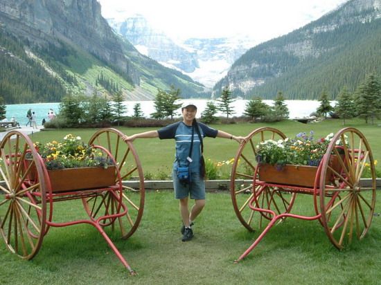 A Chinese long braid girl travelled in Canada