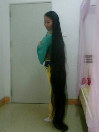 Beatutiful dancer Wu Min has 2 meters long hair