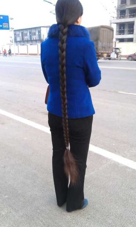 Streetshot of super long braid by jinren