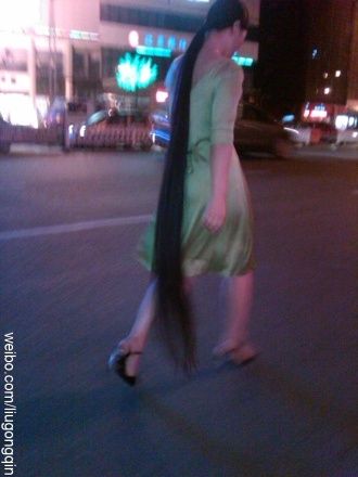 Floor length long hair photos from Chinese twitter