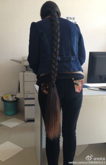 Floor length long hair photos from Chinese twitter