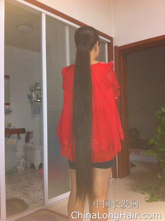 Lady from Shanxi province has calf length long hair