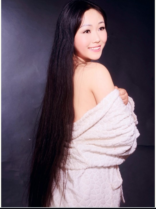 Long hair cute girl like travelling