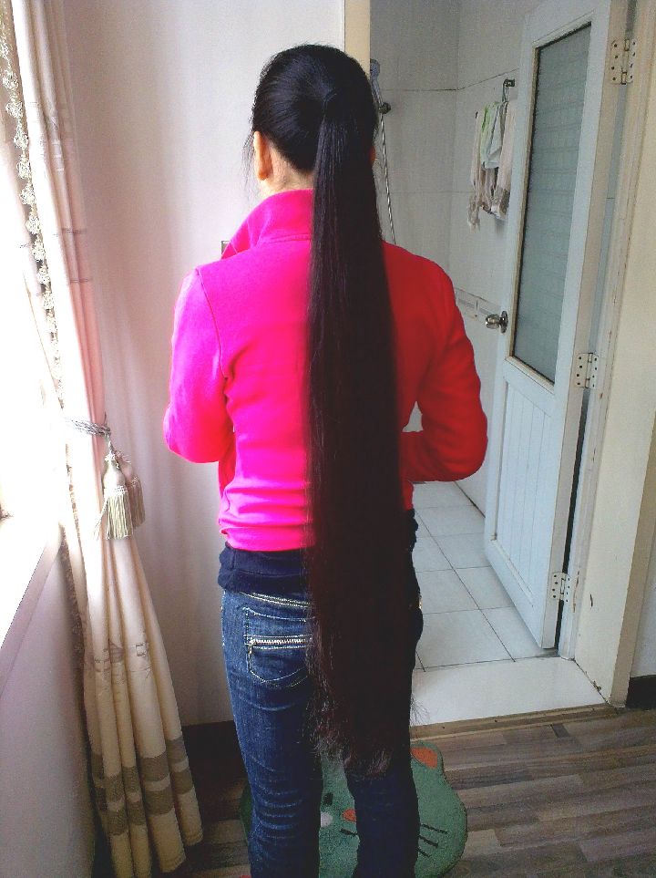 cflmj grows long hair to nearly knee length