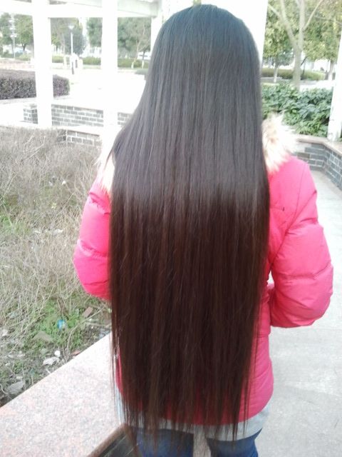 Young girl has 82cm silky long hair