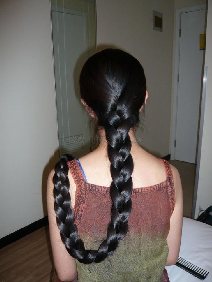 ganlan has very thick long braid