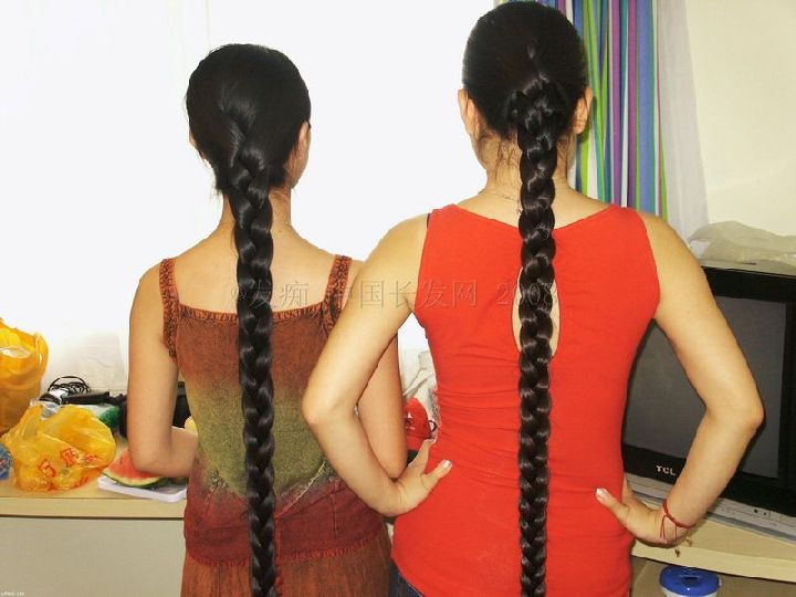 ganlan and Peng Linling shew their super long braid