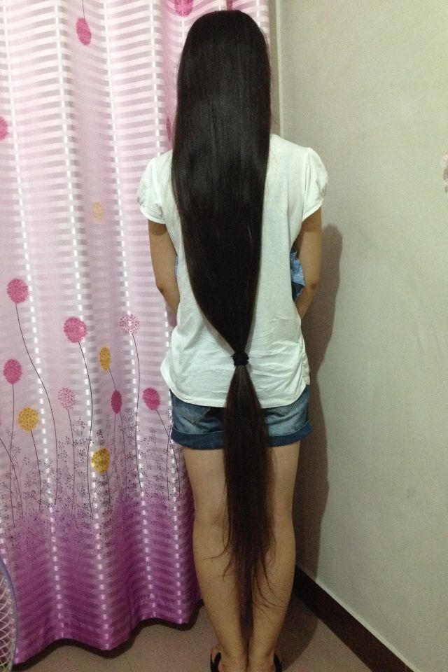 Young girl shew her calf length long hair