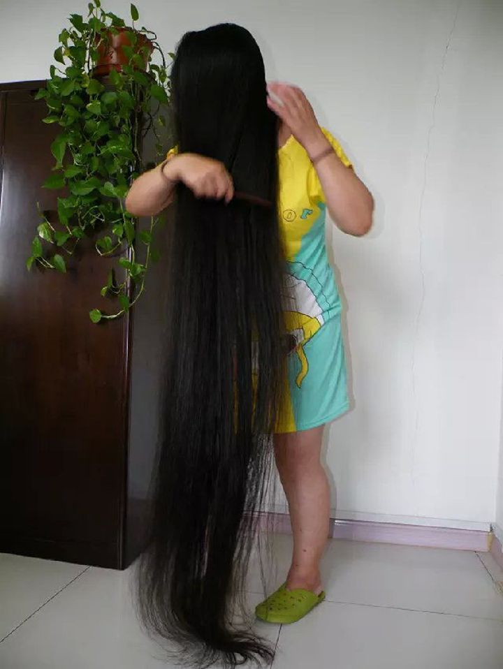 Floor length long hair beyond 1.55 meters