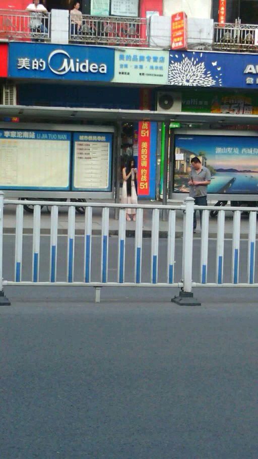 Knee length long hair on street in Chongqin