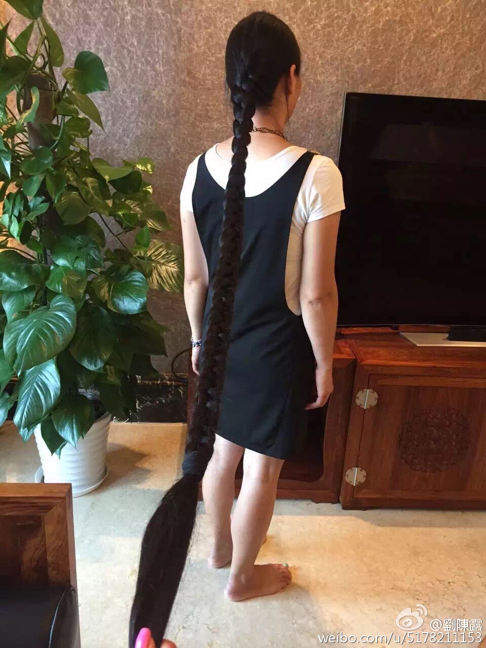 2 meters long hair lady stand on chair