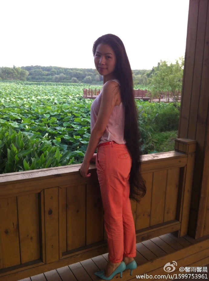 Zheng Sizhen from Shanghai has 1.3 meters long hair