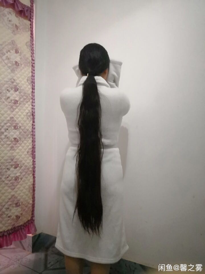 Beautiful thigh length long ponytail